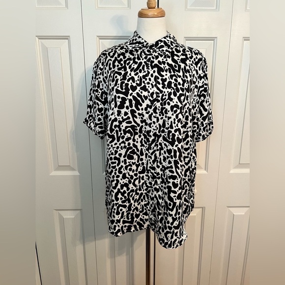 Lita By Ciara Made In Italy Cheeta Print Button Down Size Medium - Picture 2 of 8